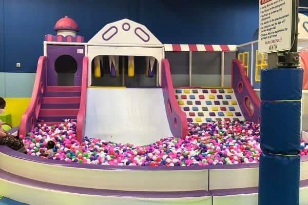 bubala playgorund ball pit