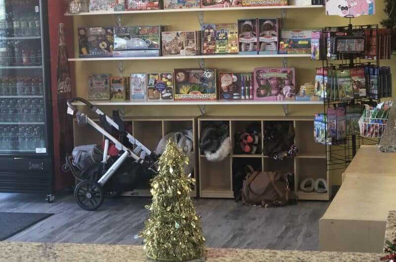 Kids Play Gallery A Fun indoor play area in Gaithersburg Maryland front desk