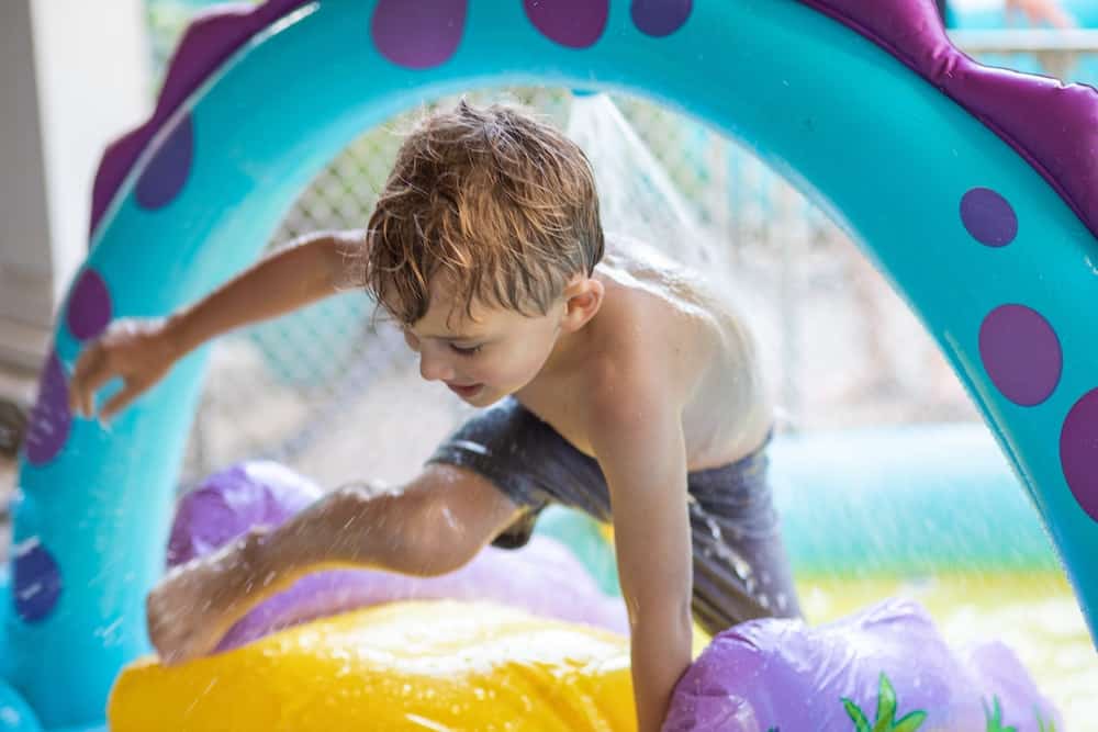 indoor and outdoor water parks for kids