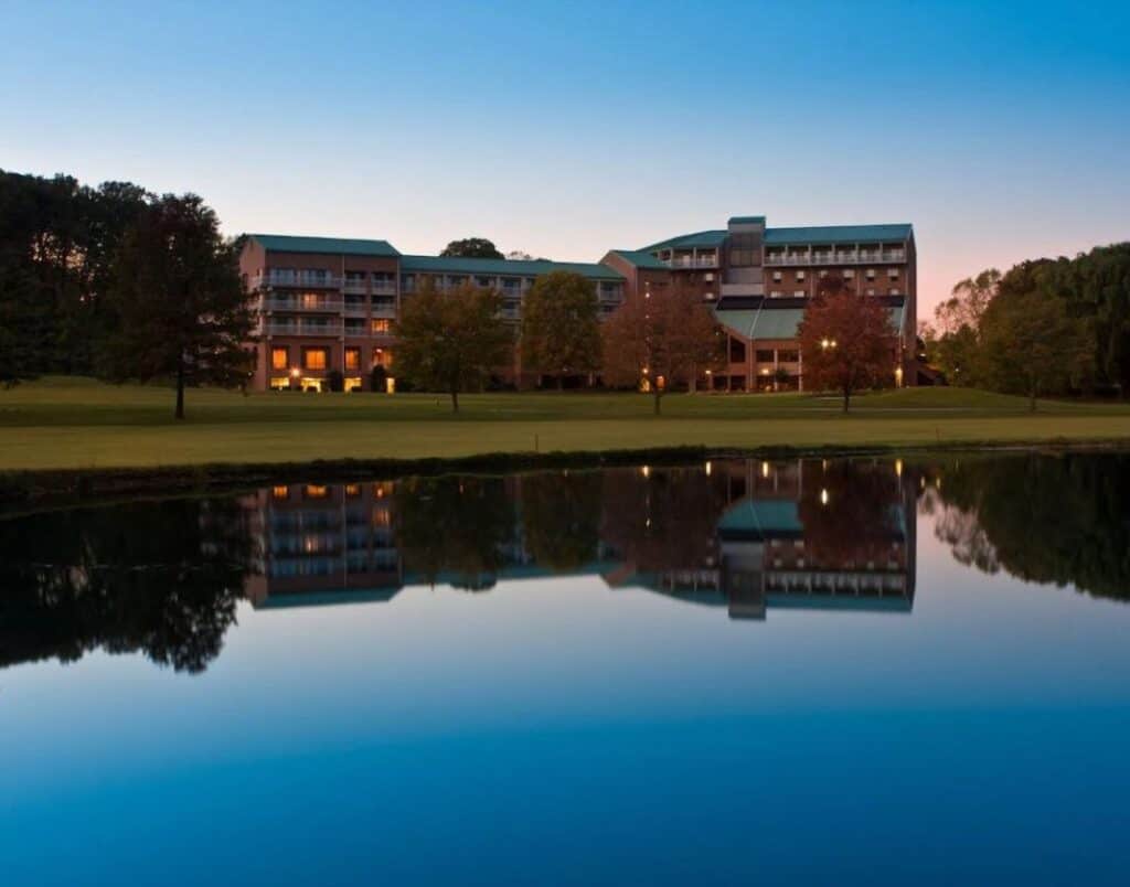 HOTELS with indoor pool turf valley resort